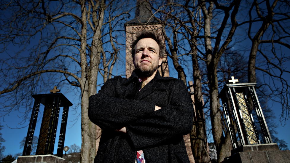 DEN GODMODIGE ETTERFORSKER:  Journalist og litteraturanmelder Kurt Hanssen debuterer som krimforfatter med en original og sympatisk etterforsker i hovedrollen. Foto: Lars Eivind Bones/Gyldendal