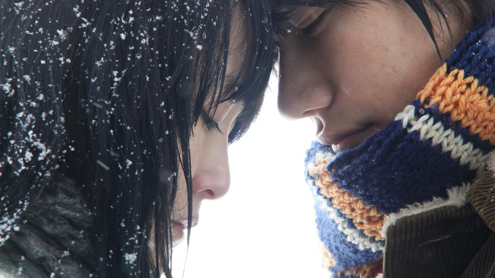 DEN VANSKELIGE KJ�RLIGHETEN: Naoko og Watanabe fors�ker � finne ut av det i �Norwegian Wood�.