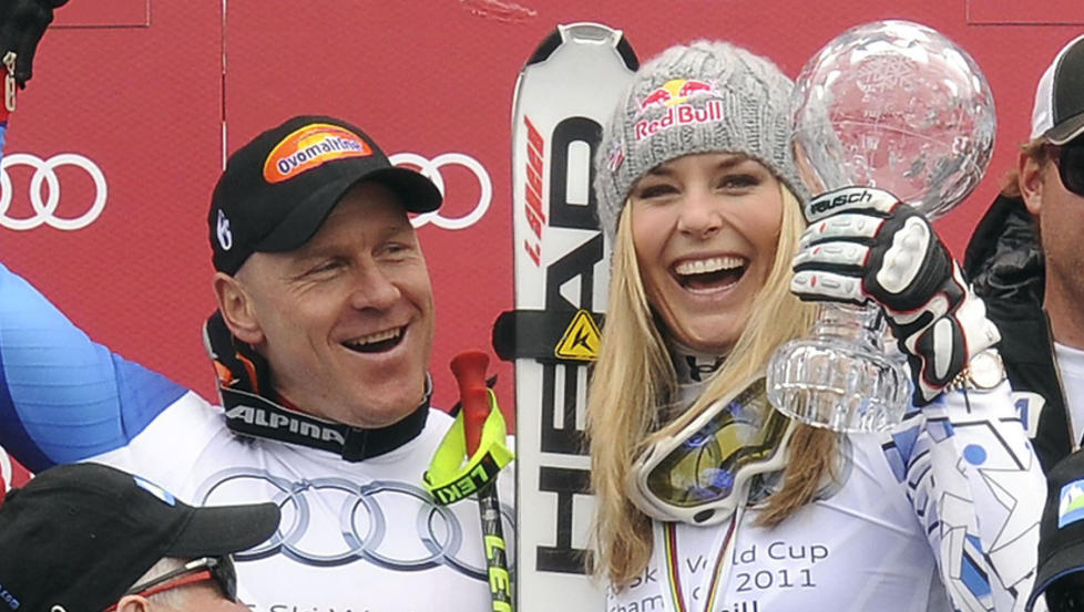 TO TIL: Sveitsiske Didier Cuche og amerikanske Lindsey Vonn fikk hver sin krystallkule for utforverdenscupen i g�r, n� kan de ogs� ta med seg sammenlagtseirene i super G hjem fra Lenzerheide.Foto: SCANPIX/AFP/FRANCK FIFE