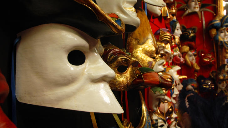 MASKER FOR ALLE: Maskene er noe av det som gj�r karnevalet i Venezia unikt.