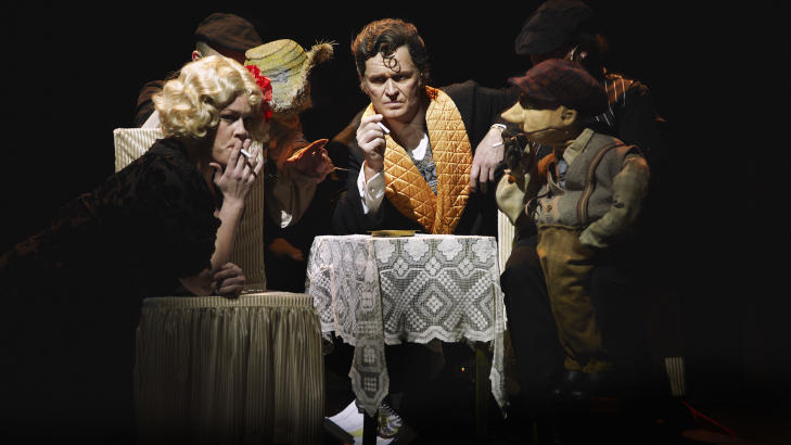 HARDKOKT?: Monica Hjelle og Johannes Joner t�ffer seg i �Dickie Dick Dickens�' Chicago. Foto: LP Lorentz, Oslo Nye Teater