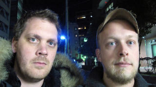 I FELTEN: Dagbladets Anders Holth Johansen og Torgeir P. Krokfjord rapporterte fra blant annet katastroferammde Sendai.