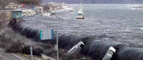 - Tsunamib�lgen var over 20 meter h�y