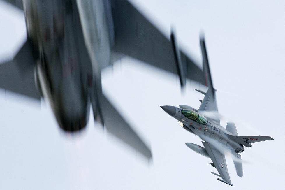 STOR SPENNING: Pilotene f�ler en stor spenning f�r et kampoppdrag som det de skal ut p� i Libya, forteller jagerflyveteranen Inge Kampenes. Men han understreker at det norske mannskapet er godt trent og forberedt p� ulike roller og oppdrag. Foto: Torbj�rn Kjosvold/Forsvaret