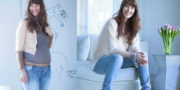 JEANS: Til hverdags (venstre): Kamelfarget genser i tynn bomull, kr 149, fra Vila. T-skjorte, kr 239, fra Petit Bateau og kort, strikket kardigan, kr 299, fra Vila. Til fest (h�yre): Her er jeansbuksa stylet til fest sammen med en topp med strikk, som kan dras over eller under magen, kr 599, fra Vila. Armsmykke, kr 998, kors- og hodeskalleanheng, kr 298 pr. stk., alt fra Arts & Crafts.  FOTO: Astrid Waller