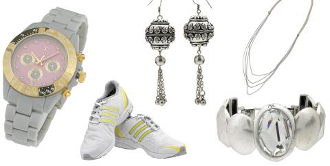TILBEH�R: Klokke, kr 1295, fra Triwa. Treningssko, kr 1000, fra Adidas. �redobber, kr 69, fra Indiska. Langt halskjede med skinn rundt halsen, kr 498, fra Arts & Crafts. Armb�nd med glasstein, kr 998, fra Arts & Crafts. FOTO: Astrid Waller
