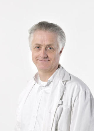 EKSPERT TRE: Lege ved Reiseklinikken, Gunnar Hasle (56). Foto: HANS ARNE VEDLOG