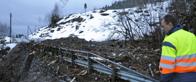 Har startet leting etter savnede i Balestrand