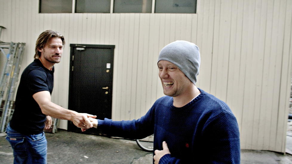 GODE VENNER:  Aksel Hennie (t.h.) og danske Nikolaj Coster-Waldau har blitt gode venner og skryter uhemmet av hverandre etter � ha spilt inn Nesb�s �Hodejegerne�.  Foto: Torbj�rn Gr�nning / Dagbladet