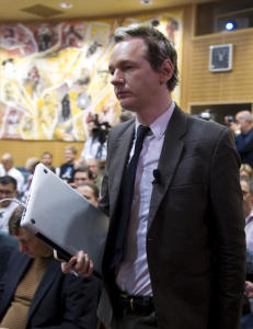 �Hun var litt rar, hun ville ha Julians oppmerksomhet�