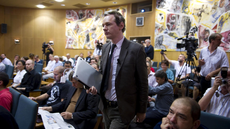 HETT BOKEMNE: Den detaljerte historien om Wikileaks-grunnlegger Julian Assange blir for f�rste gang � lese i en norsk bok. Her fra et seminar i Stockholm i forkant for voldtektsanklagene. Foto: Bertil Ericson / Scanpix