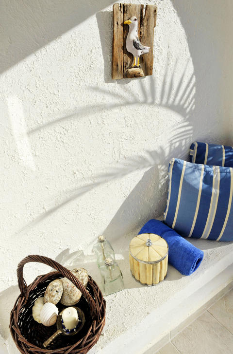  DESIGN: Interi�rdesigneren Gro Holzweiler har planlagt utsmykkingen til minste detalj. Her fra utesofaen. Foto: John Terje Pedersen/Dagbladet