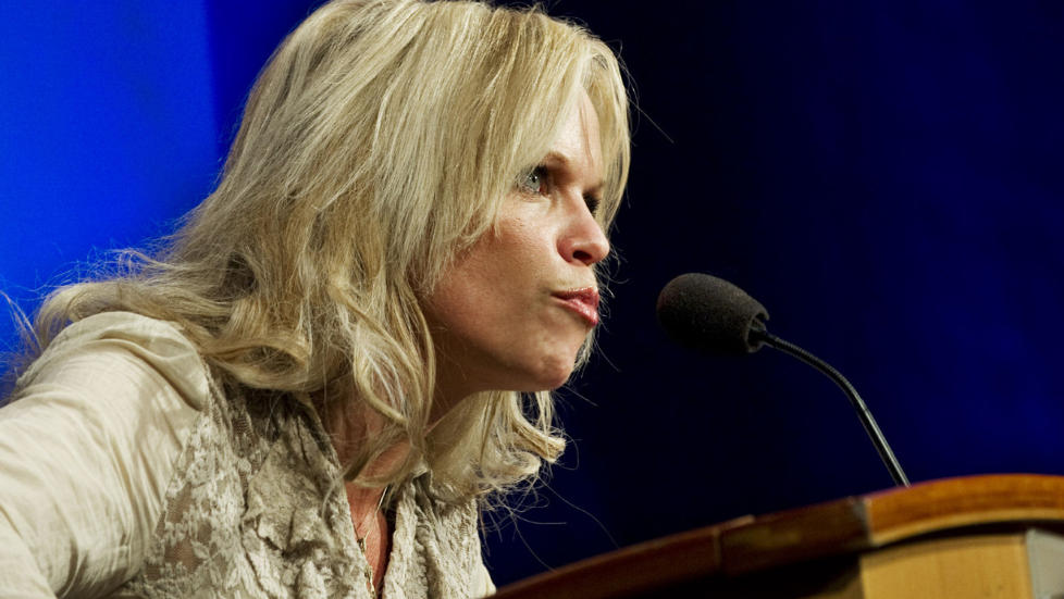 P� KRISTENKONSERVATIVT SYMPOSIUM: Hanne Nabintu Herland p� talerstolen under Oslo Symposium, som arrangeres 24. og 25. mars. Herland sammenlikner den norske regjering med Stasi og KGB, og hyller Hosni Mubarak, skriver kronikkforfatteren. Foto: �ystein Franck-Nielsen/V�rt Land