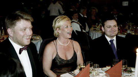 STJERNE: Trond Birkedal var en av landets mest lovende politikere, og fram til mandag partiets ordf�rerkandidat i Stavanger. Her fra gallamiddag med Geir Mo og Siv Jensen i 2006.  FOTO: SVEINUNG UDDU YSTAD