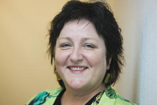 - LYVER:Anne B. Ragde tror ikke Anne Holt er «Anonym». Foto: Berit Roald / SCANPIX - LYVER:Anne B. Ragde tror ikke Anne Holt er «Anonym». Foto: Berit Roald / SCANPIX