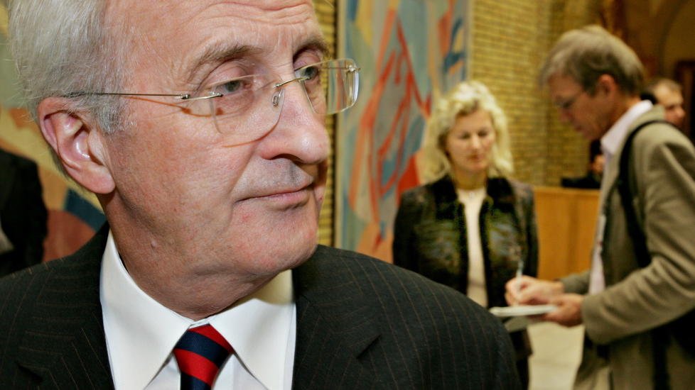BER JENSEN VURDERE JOBBEN: Dersom partilederen har kjent til overgrepsanklagene siden 2009, b�r hun vurdere � trekke seg, mens Frp-veteran Per Ove Width.   Foto: Hans Arne Vedlog  / Dagbladet
