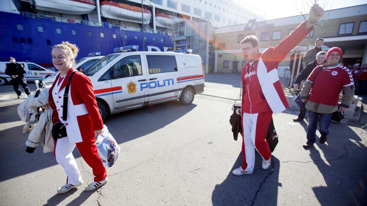 KLARE FOR KAMP: Danskene er p� plass i Norge.
Foto: Stian Lysberg Solum / SCANPIX
