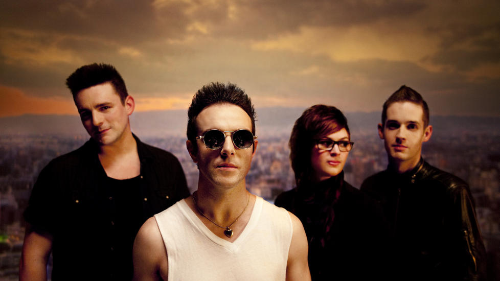 SELVUTSLETTENDE: Glasvegas kunne nok ha v�rt tjent med et par kritiske r�ster i innspillingsprosessen av sitt nye album. Her koker de formelig bort i sin egen pretensjon. Foto: Sony