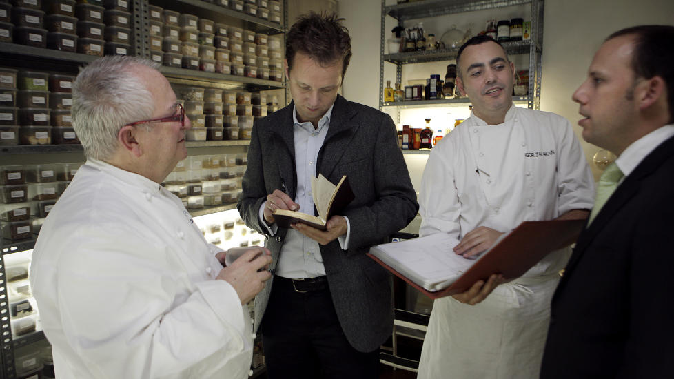 FILOSOFI: - For meg handler det ikke f�rst og fremst om oppfinnelser, sier Juan Mari Arzak. Han finner inspirasjon i n�rmilj�et sitt.