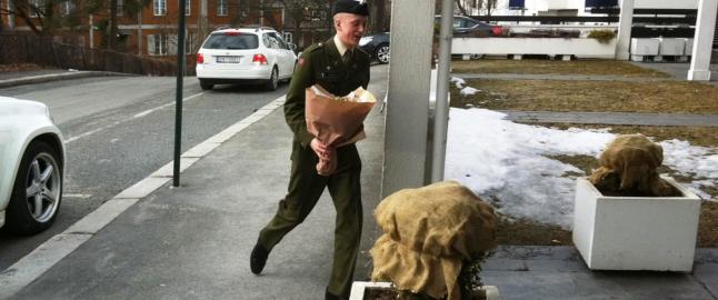 Her sender Slottet blomster til Wenche Foss