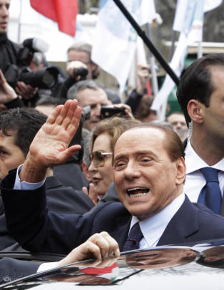 Berlusconi møtte i retten for første gang på åtte år