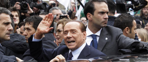 Berlusconi m�tte i retten for f�rste gang p� �tte �r