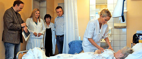 - Her tar Ernst & Young tiden p� sykepleier