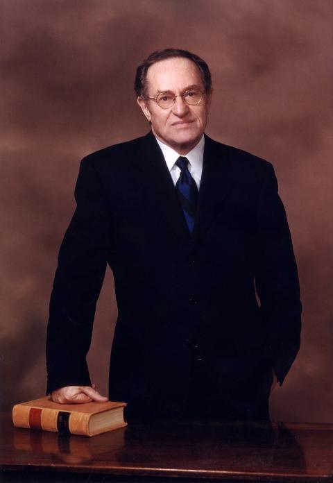 BARE SKJEDD EN GANG F�R - Det er to land i verden som har nektet � �pne universitetsd�rene for meg. Det ene var S�r-Afrika da jeg forsvarte Nelson Mandela. Det andre er Norge, som f�lge av at jeg kan tilby et annet syn p� Israel enn det som er reglene, sier den anerkjente advokaten, forfatteren og jusprofessoren, Alan Dershowitz.
