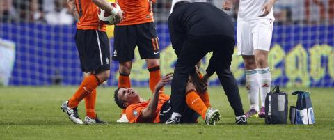 Van Persie ut med skade da Nederland scoret fem