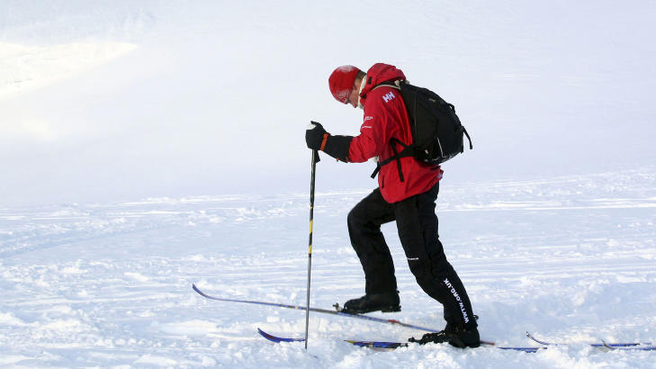 LANG TUR: Prins Harry skal v�re med gruppa �Walking With the Wounded� p� en marsj mot Nordpolen. I g�r var de samlet p� Spitsbergen. Foto: David Cheskin/Reuters/Scanpix