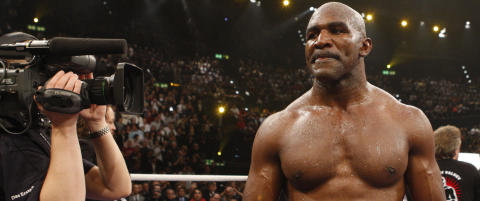 Br�khus skal bokse foran Holyfield