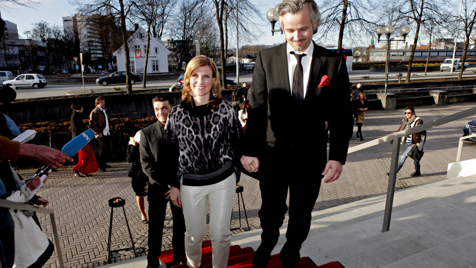 P� PREMIERE: Prinsesse M�rtha Louise og Ari Behn m�tte pressen i forkant av forestillingen �Treningstimen�i Stavanger i kveld. Foto: Lars Eivind Bones