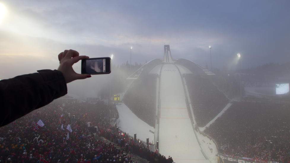 UTVALGT: T�ka i Holmenkollen er som eget begrep innenfor Oslo-meterologien, og Ski-VM i Oslo i mars 2011 ble intet unntak. I �r har t�ka s�gar funnet veien inn i Diktkammeret. Foto: Berit Roald / Scanpix