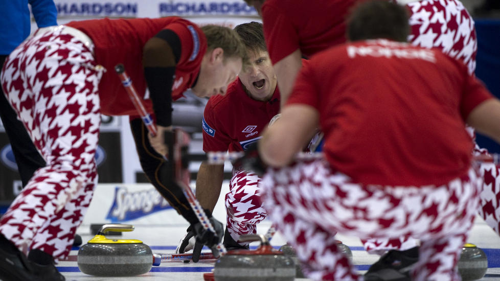 HAR TAPT TRE AV FEM: De norske curlingsgutta, anf�rt av skip Thomas Ulsrud, har ikke funnet flyten i VM i Canada. Foto: REUTERS/Andy Clark