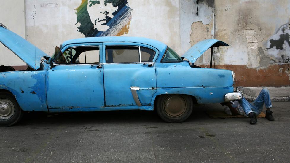  KLISJEFRITT CUBA: Wendy Guerra viser oss det kubanske samfunnets brutale bakside. Foto: SCANPIX / AP