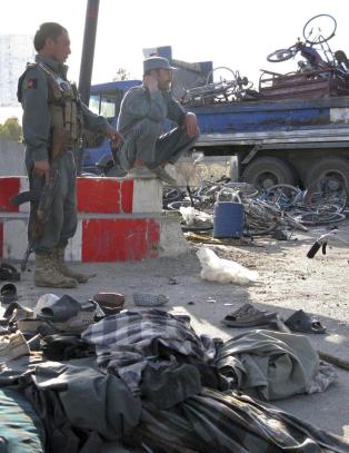 - Mer enn 100 drept i Koran-oppt�yer i Kandahar