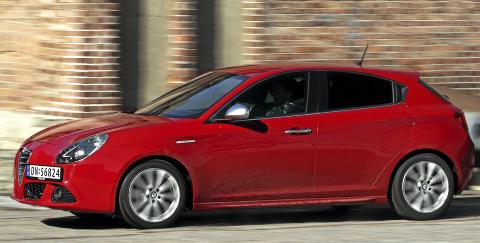 LEKKER: Alfa Romeo har s�regen design. Dessuten vil du aldri risikere � m�te den ved hvert gatehj�rne. FOTO: Egil Nordlien, HM Foto