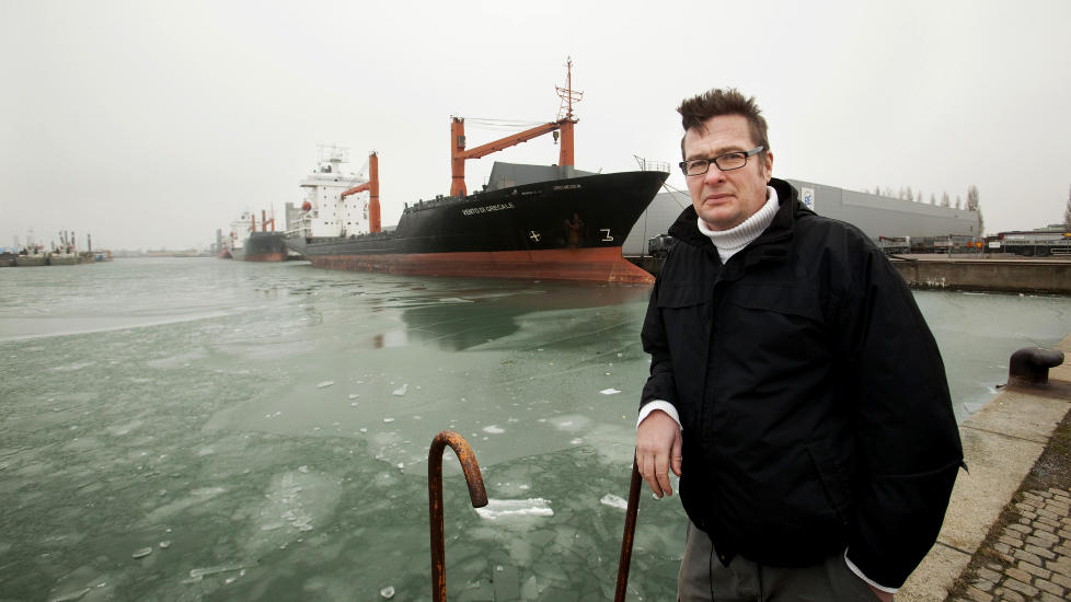  VED HAVNA: Lundberg poserer ved sin gamle arbeidsplass.
Foto: Drago Prvulovic / SCANPIX