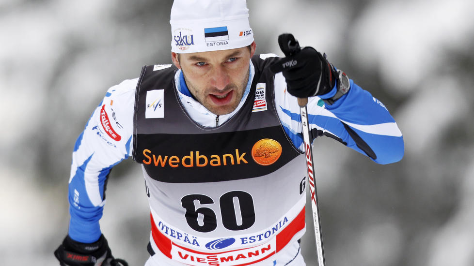 I KLISTERET: Sammen med treneren Mati Alaver, skipresident Toomas Savi, generalsekret�re J�ri J�rv, en advokat og en lege fra antidopingbyr�et i Estland vil Andrus Veerpalu om kort tid stille opp til en pressekonferanse. Der blir det trolig bekreftet at 40-�ringen har testet positivt p� veksthormonet HGH. 
Foto: Erik Johansen / Scanpix