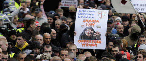 Svensker og briter deltar i anti-islamistisk Oslo-demo