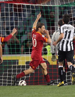 Totti avgjorde fem minutter på overtid mot Udinese