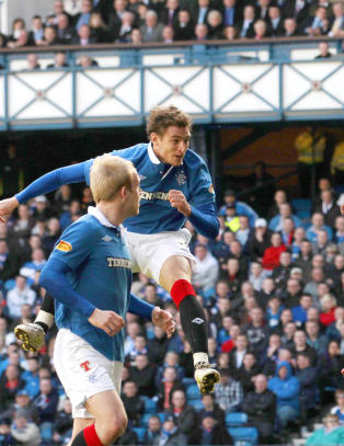 Rangers holder f�lge med Celtic