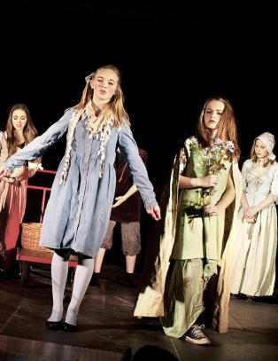 F� barna opp p� scenen