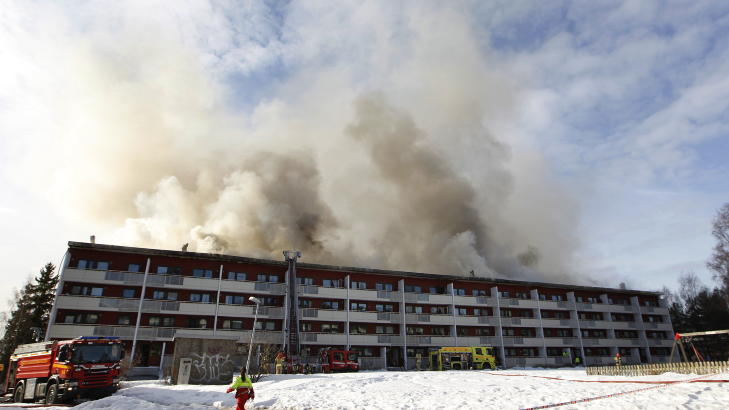 120 HJEML�SE: 48 leiligheter ble totalskadd og 120 mennesker hjeml�se etter brannen.
Foto: H�kon Mosvold Larsen / Scanpix