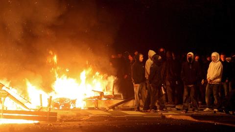 KJENT FOR UROLIGHETER: Dette bildet er fra 2008, da beboere protesterte etter at politiet raidet et ulovlig bygg i Christiania. Foto: EPA/Mogens Flindt/Scanpix