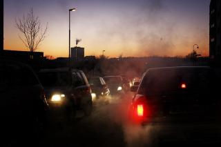 BENSIN BEDRE: Dieselbiler slipper ut 5-10 ganger mer NOx og svevest�v enn bensinbiler. Foto: GORM KALLESTAD / SCANPIX