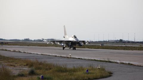 DELTAR I HYPPIGE BOMBETOKT: De norske F16-kampflyene deltar i fire til åtte operasjoner i døgnet. Foto: Brynjar Stordal/Forsvaret DELTAR I HYPPIGE BOMBETOKT: De norske F16-kampflyene deltar i fire til åtte operasjoner i døgnet. Foto: Brynjar Stordal/Forsvaret