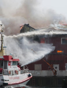 Fiskebruk i full fyr i Lofoten