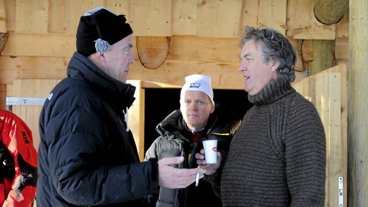 HVA N�? Clarkson og May diskuterer fremdriften i filmingen. En del foreg�r etter innfallsmetoden. Redakt�r Alexander �yst� i Vi Menn f�lger med. FOTO: H�kon Bonafede