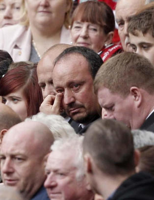 Rafa r�rt til t�rer under Hillsborough-minnestund
